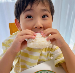 ☆☆海の精ショップ様より、【あらしお】いただきました😊塩おむすびが大好きな子供たち！長男も「美味しい！美味しい！」とこの笑顔😋❤️お米の甘みが引き立ってとても美味しく、みんなでぱく&hellip;のInstagram画像