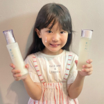自然素材にこだわり続けた化粧水＆乳液華日和-はなびより-シワも気になる毛穴も気になるくすみも気になる母が約１週間使い続けさせて頂きました💕とぅるんとぅるんになってめちゃくちゃぬり心&hellip;のInstagram画像