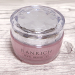 RANRICH薬用美白オールインワン宝石ジェル透肌卵殻膜エキスが気になって、使ってみたかった宝石ジェル。キラキラしたパッケージ♪黄色いつぶつぶ入りのジェルは、なめらかなテクスチャー。黄色い&hellip;のInstagram画像