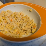 新鮮な食材でできたフレッシュごはん「ペトコトフーズ」を愛犬クリちゃんが、お試しさせて頂いてます。よほど美味しいらしく、休憩を挟むことなく喰らいついています（笑）#PR #PETOKOTO #ペト&hellip;のInstagram画像