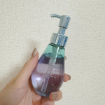 ヒリツ　バランスリペアヘアオイル　オーロラさらっとしたオイルで香水のような香り✨ドライヤーの前や朝のアイロンの後に使ってます😊髪にまとまりがでて広がりが抑えられている感じがします！！ぱやぱ&hellip;のInstagram画像