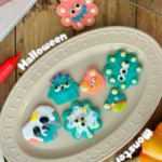 もう少しでHalloweenということで生地の色と味が違う不思議なクッキー作ってみた🎃@kyoritsu_kitchen バターだけあればすぐにできるのが嬉しいし飾り付けが楽しかった＾＾笑&hellip;のInstagram画像