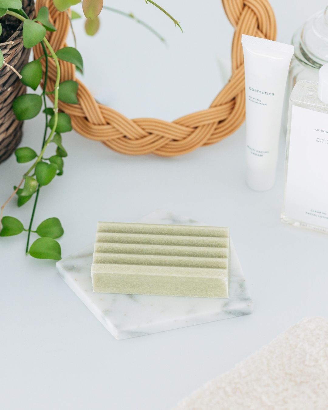 口コミ投稿：3in1で、サステナブルThe BAR 3in1 Solid Wash Floral Citrusこの石鹸、1個で「髪・…