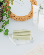 3in1で、サステナブルThe BAR 3in1 Solid Wash Floral Citrusこの石鹸、1個で「髪・顔・身体」が洗える固形洗浄料なんです🫧洗える&hellip;かもしれないけど、使い心&hellip;のInstagram画像