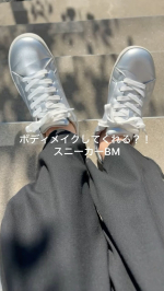 私みたいにぽっこりお腹を気にしてるなら...𓃟ボディメイクしてくれる？！˗ˏˋ  スニーカーBM  ˎˊ˗ 履いてみて！！！ソールの柔軟性.ᐟ.ᐟ凄くない？😳5本の足指で地面を掴む&hellip;のInstagram画像