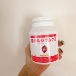 成長期の子供達にグミタイプで、カリッとした食感とグミが美味しい！苺味で、美味しい！と言って食べてます。牛乳欠食の娘には、カルシウムを他でと考えてますが、お菓子みたいに食べられるのは、あり&hellip;のInstagram画像