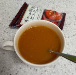 お湯を注ぐだけオマール海老のビスクをお試しです♪お湯を注いだ瞬間オマール海老の濃厚な香りが漂うフリーズドライ製法のスープです。・カナダ産オマール海老の濃厚スープ炒めてから煮込む本格製法・ブ&hellip;のInstagram画像