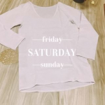 落書きされまくったテーブルリメイク🫶🏻🤎可愛いベージュになって良かったあ🥹綿混素材のやさしい肌触りシャレルのシンプルインナー💐PR @charle_official_jp 長めの丈で腰の露出&hellip;のInstagram画像