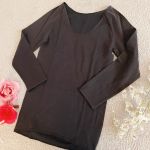 シンプルインナー　長袖深めな丸首で秋から活躍できるインナーです脇に縫い目がないので嫌な感じがしない丈も長めで寒い冬も背中など出にくく安心♡伸びも良く着心地よいです綿混で綿多めなの&hellip;のInstagram画像