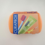 コンパクトなのに、このラインナップ！カラフルで可愛いだけじゃない！歯間ブラシまでついて、この大きさは嬉しい。アロエの歯磨き粉も爽やかで、気に入りました。リフレッシュで外出先でも歯磨きしたい&hellip;のInstagram画像