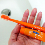 メイド・イン・スイスの歯ブラシ＆歯みがき粉クラプロックスビーユーをお試ししてみたよ😁歯みがき粉は、オレンジ味で、泡立ちが少ないタイプだわぁ。甘めのあるオレンジ歯みがき粉おこちゃまでも磨け&hellip;のInstagram画像