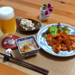 .昨日のpostと後先逆ですが💦こちらは前夜のわざと多めに作ったごはん🍴エビチリ豆板醤を使わずに、ホットケチャップで(レシピは最後に&darr;)🍴里芋サラダ里芋をよく洗って皮ごとレンチンした&hellip;のInstagram画像