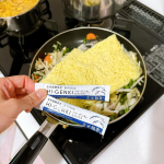 玄米酵素さんからハイゲンキをまたご提供いただきましたので、焼きそばに混ぜました！青のやつは色もベージュで粒も溶けやすいから扱いやすくてすき！粉末を食事に混ぜて栄養UPなの、ありがたいです😍😍#&hellip;のInstagram画像