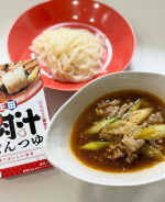 クセになる❤️&zwj;🔥今の時期にぴったりの「旨辛肉汁つゆ🌶️」本格的な味を短時間で手軽に味わえる濃縮タイプのうどん用つけつゆ2種の醤油をベースに、枕崎製造鰹節と乾燥椎茸のだし、唐辛子やにんにくが加&hellip;のInstagram画像