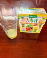 はなかっぱのこどもフルーツ青汁🍌水に溶かして飲んでもOK‼️牛乳やヨーグルトに混ぜても相性抜群で、朝食やおやつの時間にぴったり👍息子も「ジュースみたいで美味しい！」と大満足💕手軽に栄養をプ&hellip;のInstagram画像