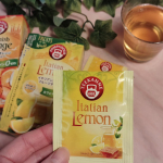 ドイツの老舗ハーブティーブランド「ポンパドール」シリーズで人気の『フルーツ オブ ザ ワールド』🌟レモンの香がとても素敵　🍋少しお砂糖を入れて飲むと、とてもおいしいです❢オレンジの香り印&hellip;のInstagram画像