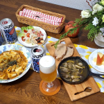 .ドイツビール シュマッツヴァイツェングラスに注いだ瞬間、きめ細やかなでクリーミーなもっちり泡日本のビールとは一味違い、とってもフルーティーで、爽やかな味わいそんなビールとのペアリングに牡&hellip;のInstagram画像