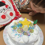 𖤣𖥧𖥣𖡡𖥧𖤣お菓子作り大好きな3歳の息子と一緒に共立食品さまのスポンジケーキとトッピング材料を使って、クリスマスケーキを作ってみました⭐️このスポンジケーキを使えば、生地が2枚にスライ&hellip;のInstagram画像