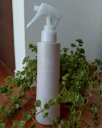 この時期になると　保湿保湿保湿！気をつけてます。カサついてる40代は絶対に嫌なので常に保湿を心がけています。保湿グッズは、大好き！今使ってるこれ。ファーモイスト　ミスト1,980円&hellip;のInstagram画像