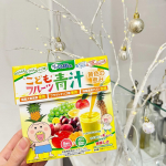 ..子どもの成長をサポートしてくれる【こどもフルーツ青汁】✨✨.1日50mlと少量だから毎日続けやすい😍はなかっぱ飲むよ〜！って言うと大喜びの娘っ子👧💕.大人の青汁と違って甘くて子ども&hellip;のInstagram画像