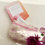 ハピコラスティック⁡肌のうるおいと弾力を保持するコラーゲンドリンク。⁡個包装タイプでポーチに入れて外出先でも飲みやすいのが嬉しいです🤍アップル味って甘すぎないかな？て思ってたけどこちら&hellip;のInstagram画像