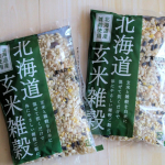 .北海道玄米雑穀をいただきました。北海道産の玄米と雑穀がブレンドされていて、いつものごはんに混ぜて炊くだけで手軽に栄養バランスのとれた玄米雑穀ごはんができあがります。原材料は玄米、きび、もち玄米&hellip;のInstagram画像
