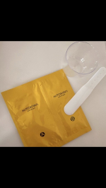 炭酸ガスパック洗顔後のお肌に使ってみました。炭酸ガスパックを作るのですが、2液を混ぜるとモコモコっとガスを含んだジェル状に！少し顔に塗りにくいものの、液ダレもせずなんとか乗せて15分待つと&hellip;のInstagram画像