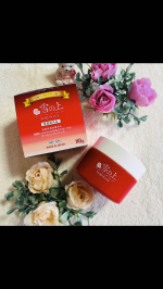 【雪の上】YUKI NO UE塗った後はベタつかなくて良い感じ✨それに、肌がワントーン明るく見えて嬉しい☺️しみ、そばかすも防いでくれる美白オールインワンジェル。内容量が80gたっぷりある&hellip;のInstagram画像