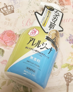 アレルジーナという泡タイプのボディーソープを使って見ました。アレルジーナは抗ヒスタミン成分配合のボディソープで日々のバスタイムでムズカユ肌を簡単にやさしく洗ってくれるのが特長だそうです。ドクダミ&hellip;のInstagram画像
