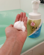 ＼ムズカユ肌に／本音のコスメ批評紙LDKでA評価を受けた〈ボディソープ泡タイプ部門〉日本で唯一の抗ヒスタミン成分配合の『アレルジーナ　泡ボディソープ』泡タイプとリキッドがあるようで泡タ&hellip;のInstagram画像