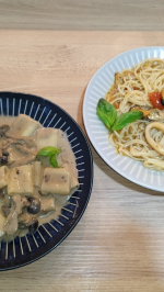 ✨️今年のクリスマスディナーは、NippnのNestの冷凍パスタでちょっぴり贅沢に✨ニップンのネストという冷凍パスタをゲットしましたー。パスタ大好き。3種のきのこのボスカイオーラと、ムール貝と北海&hellip;のInstagram画像