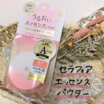 ᝰ✍︎꙳⋆ 乾燥肌でもなめらかにカバー！セラフォアエッセンスパウダー　キラッとラインストーンがついたパッケージが可愛い✨手のひらサイズの使いやすいコンパクトです！ふわっとしたつけ心地で&hellip;のInstagram画像