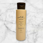 ⁡まず、使い心地ですが、この化粧水はとても軽やかで肌にスッと馴染む感触が魅力的でした。ベタつきが一切なく、みずみずしいテクスチャーが肌に潤いを与えてくれるので、朝晩のスキンケアのどちらにも取り入れやす&hellip;のInstagram画像