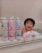 🫧🫧@maxcosme1905 子どものお風呂タイムに重宝してる🛁コネコネねん土みたいに遊べるボディソープ🫧不思議な感触で、本当にまるでねん土みたいに弾力があって形も作れるし泡がへこたれて&hellip;のInstagram画像