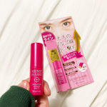  ︎︎ ︎︎ヒーターやエアコンを付けることも多くなりシワも目立つようになってきたので『 大人のゴルゴ線ショット 』をお試ししてみました！ ︎︎スティックタイプなので手を汚さずに塗布&hellip;のInstagram画像