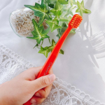 ‪‪𓂃 𓈒𓏸◌‬𓈒𓂂 𓈒𓍼‪‪𓂃 𓈒𓏸◌‬𓏸𓈒𓂃クラプロックス　キッズ歯ブラシ4歳から12歳まで子供のために特別に設計された、小さなお口でも奥まで届くコンパクトなブラシヘッド持ち手が八&hellip;のInstagram画像