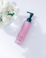 幸福感溢れる"ローズリュクス"香るスキンクリア クレンズ オイル 🌹クレンジングは、1日頑張った自分へのプチご褒美のスタートだと思ってます٭クレンジングでしっかりと汚れを落として、ローシ&hellip;のInstagram画像