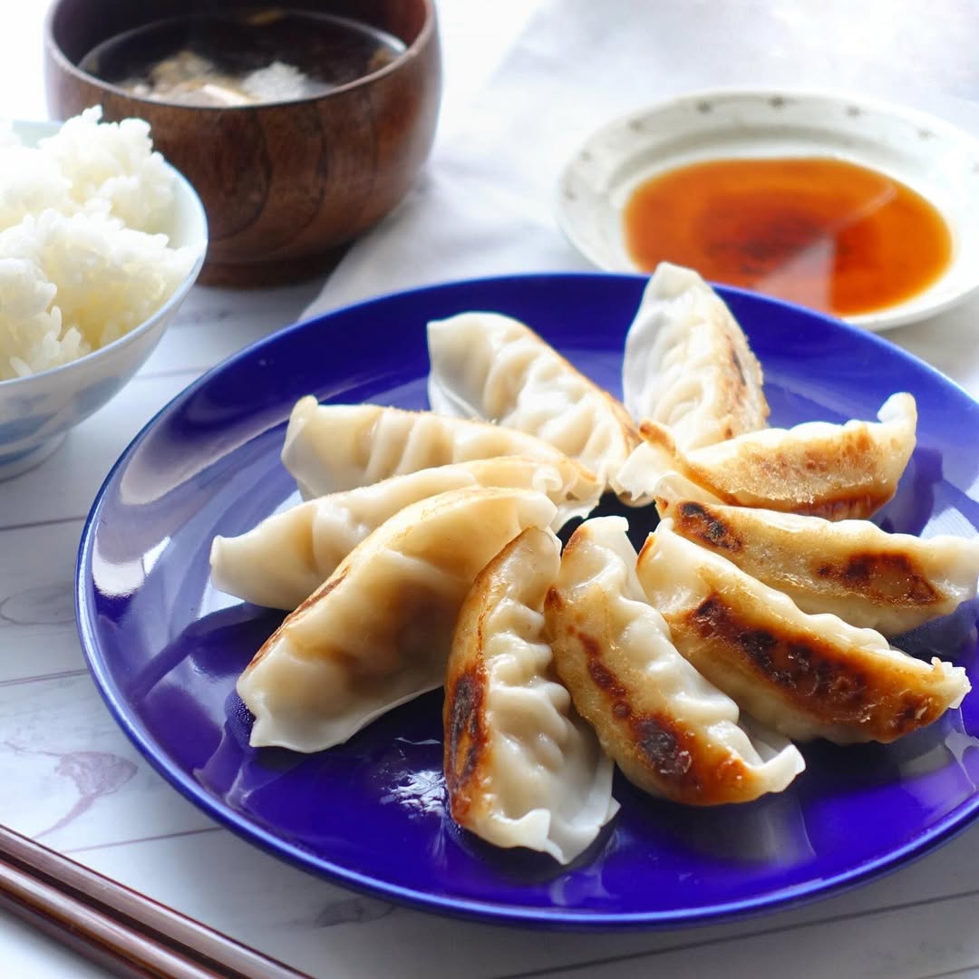 口コミ投稿：パリッとした皮とジューシーな肉汁の大阪王将の肉餃子🥟 国産の豚肉のみ使用.キャベツ…
