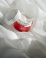 乾燥による小じわを目立たなくする薬用美白オールインワンジェル『 雪の上 』つかってみたよー！いやほんとね、冬の乾燥えぐいでも、スキンケアの行程増やすのめんどくさいよねオールインワン最高だ&hellip;のInstagram画像