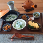 .1/7の今朝は七草粥. . .と言いたいところですが、実際は大根のみの一草粥😂・一草粥(大根粥)・レンチンだし巻き卵 ブロッコリー添え・大根皮のきんぴら・水菜のおひたし・キャロットラペ&hellip;のInstagram画像