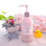 母娘のかけがえのないコミュニケーションを演出するコスメブランドマザー＆ドーターさんのEXM&D ボディミルクEX ミュゲをいただいたので愛用しています🎀私が使っているのは清楚で繊細なミュ&hellip;のInstagram画像