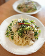 こんにちはいいお天気だったのに雲行き怪しくなって来た西宮です。先日8日お誕生日だった旦那さん『俺は小泉さんと金正恩と同じ誕生日や』と、毎年同じこと言っている63歳。早いものでもう30年も&hellip;のInstagram画像