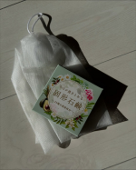 『今日が透きとおる　固形石鹸』石鹸大好きです。名前に惹かれて手にした洗顔石鹸。これ、お肌のツルツルしっとり感やばかった♡一度使用で、毛穴汚れが消えたのか毛穴がキュッとちいさくなってて&hellip;のInstagram画像