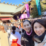 毎年恒例、東京大神宮初詣⛩️今年も良い年になりますように✨病み上がりだったのでダウン&ブーツ&首もとにはネックウォーマーで完全防備。首もと、手首、足首の３首しっかりひやさないように！&hellip;のInstagram画像