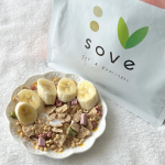 SOVEシリアルでつくる健康習慣✨植物性たんぱく質と食物繊維がとれる大豆と野菜のシリアル🥣〈SOVE シリアル ストロベリーブレンド 〉朝食を作るのが大変なのでささっと食べれるようにスト&hellip;のInstagram画像