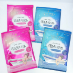 汗かきエステ気分　リラックスナイト＆モイストハピネス　分包35g汗かきエステ気分のバスソルトです。青いパッケージのリラックスナイトは、リラックスハーブの香りで、お湯の色はミッドナイトブルーです&hellip;のInstagram画像
