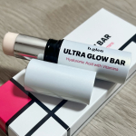 ✨✨✨スティック状美容液「ウルトラグロウバー」乾燥や年齢サインが気になるパーツにサッとひと塗りする　スティック状の美容液！顔以外のパーツにも使えちゃう！潤いと4種のビタミンをチャージしてく&hellip;のInstagram画像