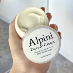 🌿🪻全成分を必ず見る私&hellip;👀まさに私が求めていたクリームを発見！推しポイントを2点書いたからぜひ読んでね〜⭐︎﹏﹏﹏﹏﹏﹏﹏﹏﹏﹏﹏﹏﹏﹏⭐︎美しく年齢を重ねる！オーガニックな無添加美容&hellip;のInstagram画像