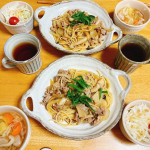 今日の晩ごはん。ともが作ってくれた！#和風パスタ 。#豚肉ときのこの和風パスタ 。めっちゃ美味しかった〜‼️隠し味は昆布茶！スープとサラダも🥗お腹いっぱい！1週間よく頑張った。。疲れた🥱&hellip;のInstagram画像