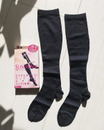 .🧦スリムウォーク　美脚ハイソックス医学から生まれた段階圧力設計で朝の美脚を夕方までキープしてくれるハイソックス🧦足裏部分はぎゅっと引き締めるハード編みが採用されていて足裏をサポートして&hellip;のInstagram画像